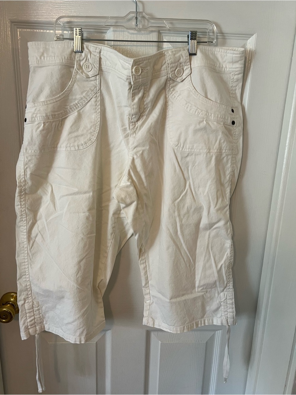 Maurices White Women's Capri Cargo Pants